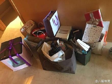 黃致列被曝收粉絲40萬(wàn)厚禮 便宜貨扔酒店