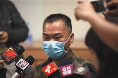 昨日，深圳，羅一笑的父親羅爾接受媒體采訪。圖/視覺中國