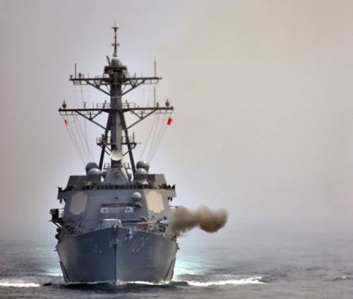 美國海軍的韋恩、麥亞號新型驅(qū)逐艦25日在朝鮮半島西部海域與韓國海軍聯(lián)合軍演