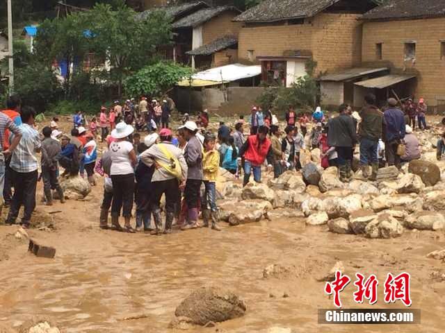 7月28日,云南省保山市隆陽區(qū)瓦房鄉(xiāng)喜坪村上坪小組發(fā)生山洪災害,造成3戶人家9人被沖走。