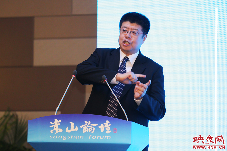 北京大學(xué)文化資源研究中心主任張頤武演講。