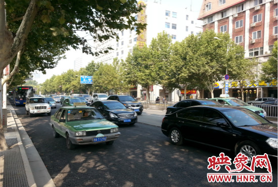 “無(wú)車日”仍有許多私家車主選擇開(kāi)車上路。