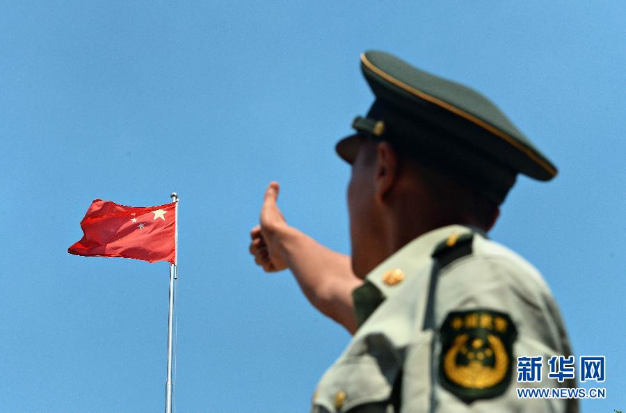  9月25日，武警浙江嘉興消防官兵為祖國“點贊”。