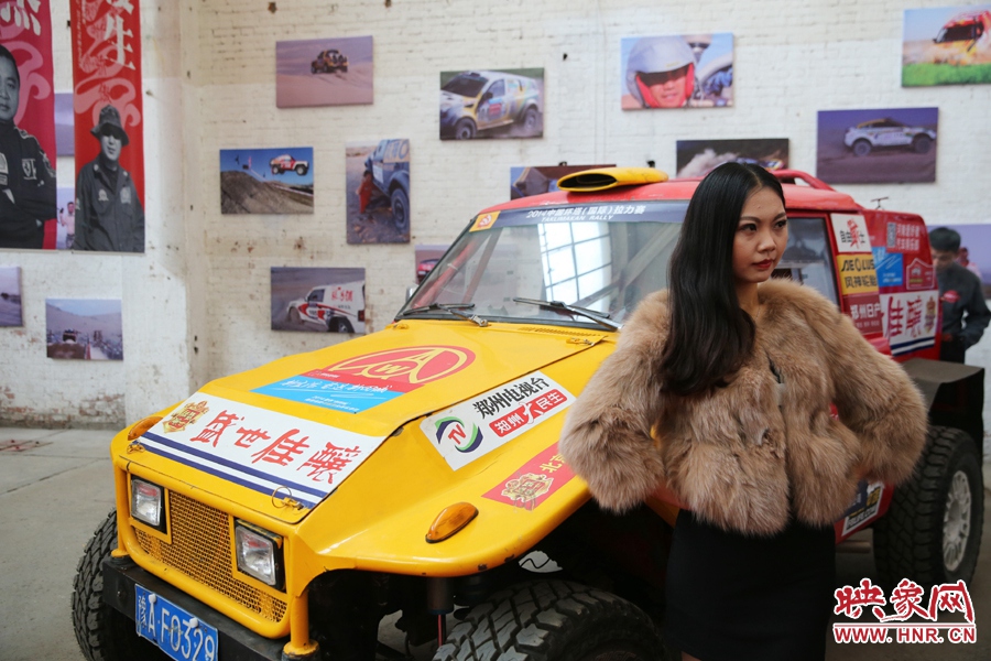 姐是車(chē)模，賽車(chē)的車(chē)。