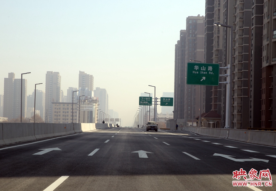 嵩山南路方向，華山路出口。
