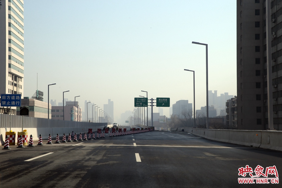 嵩山南路出口，由西向東至嵩山南路出口向東暫未開通。