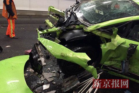 一輛蘭博基尼與一輛法拉利發(fā)生事故，現(xiàn)場狀況慘烈