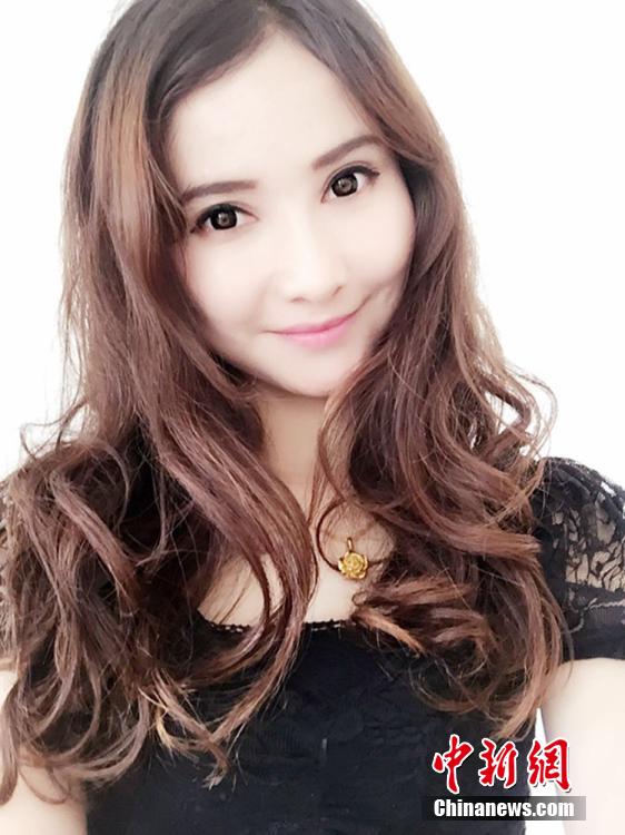 新疆兵團(tuán)女民警生活照走紅網(wǎng)絡(luò) 被譽“最美警花”