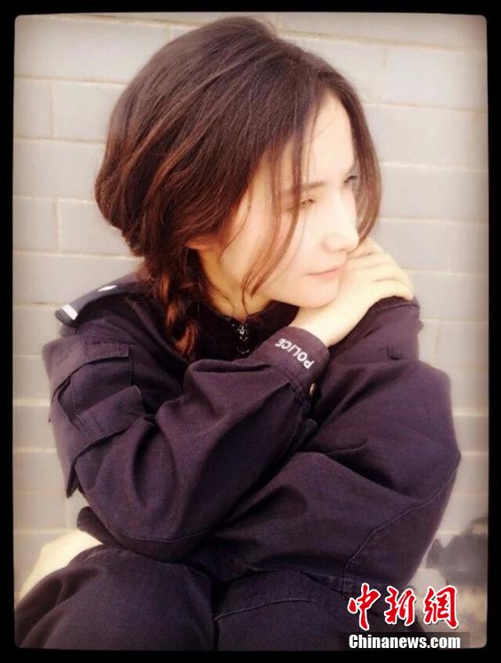 新疆兵團(tuán)女民警生活照走紅網(wǎng)絡(luò) 被譽“最美警花”