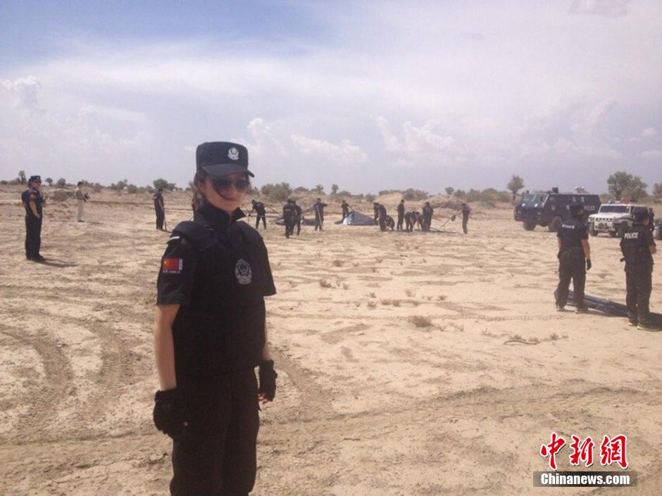新疆兵團(tuán)女民警生活照走紅網(wǎng)絡(luò) 被譽“最美警花”