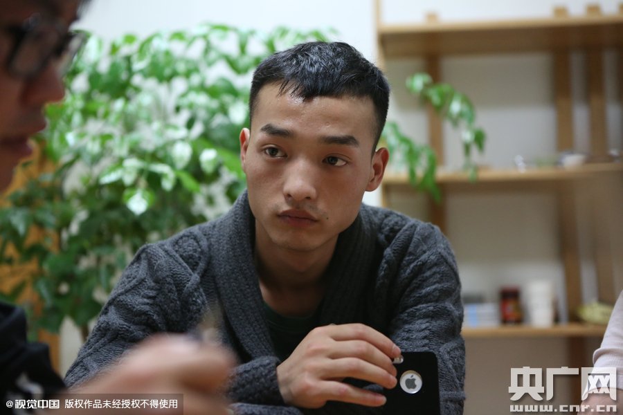 網絡紅人葉良辰現身浙江臺州，接受記者的專訪。