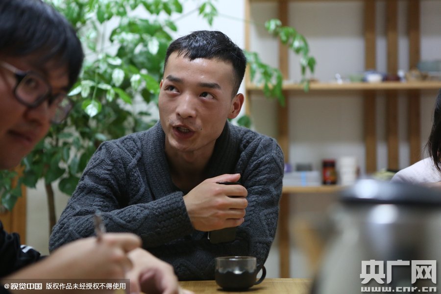 網絡紅人葉良辰現身浙江臺州，接受記者的專訪。