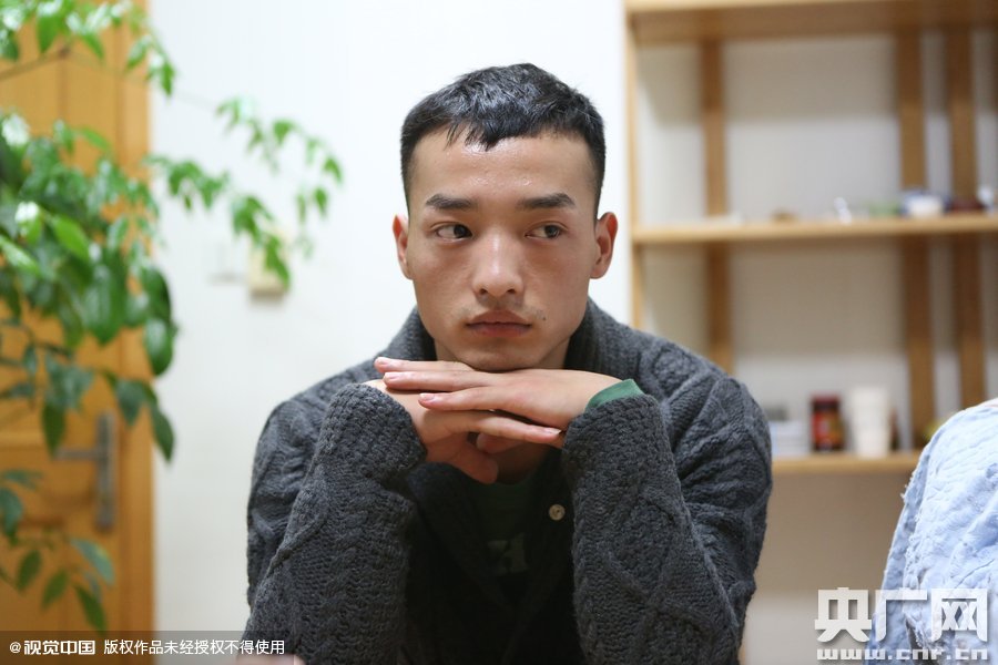 網絡紅人葉良辰現身浙江臺州，接受記者的專訪。