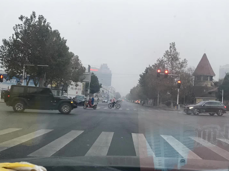 限行第一天！鄭州的早高峰是這個(gè)樣子的
