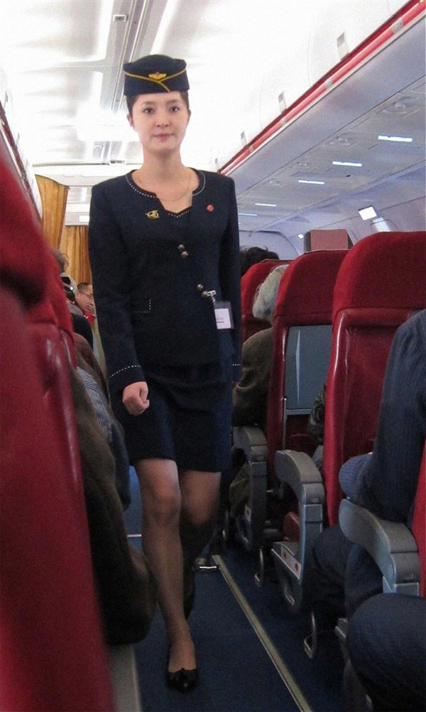 朝鮮領(lǐng)導(dǎo)人金正恩最近下令國(guó)營(yíng)高麗航空的女空服員改穿比較短、比較緊的裙子。