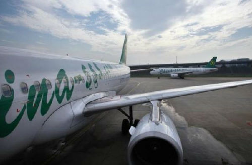 資料圖片：上海虹橋機場停靠的一架春秋航空客機。（圖片來源：路透社）
