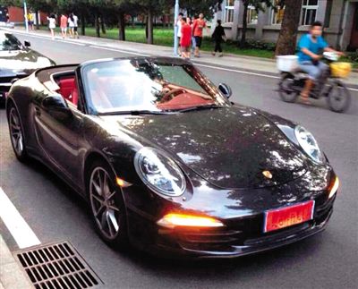 近日，一組“北體大畢業(yè)典禮豪車云集堪比車展”組圖在網(wǎng)絡(luò)爆紅。網(wǎng)絡(luò)截圖