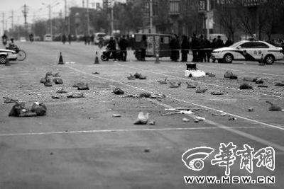 2014年1月6日，在蒲城縣迎賓路，警方在案發(fā)現(xiàn)場(chǎng)路面劃分了86個(gè)方格，提取現(xiàn)場(chǎng)遺留爆炸物品進(jìn)行取證