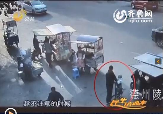在臨盤市場被抓之后，薦某竟然拿出了一把匕首