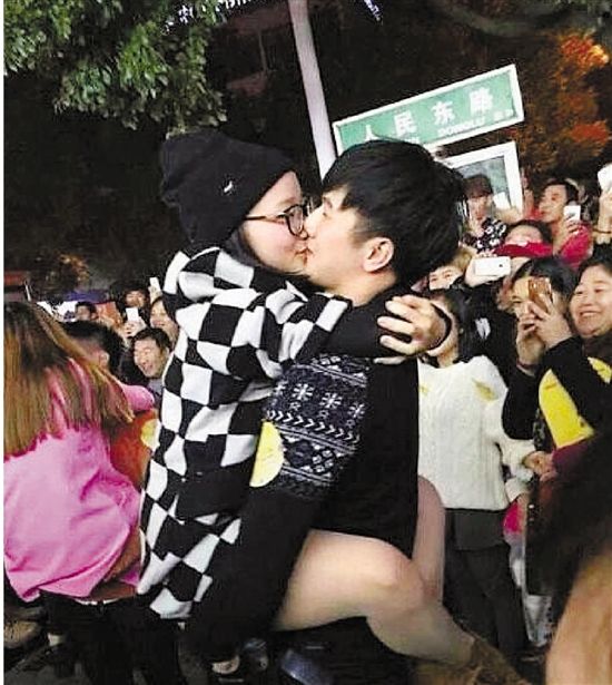 雖只是縣城的比賽，但水準(zhǔn)著實(shí)不低，居然有選手采用考拉式。
