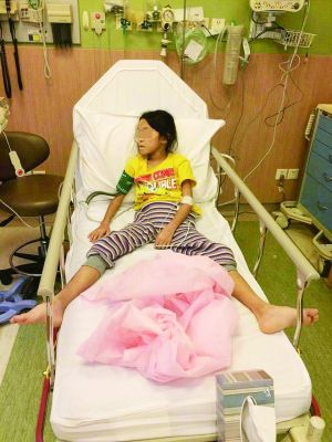 病危的8歲中國女孩菲比。