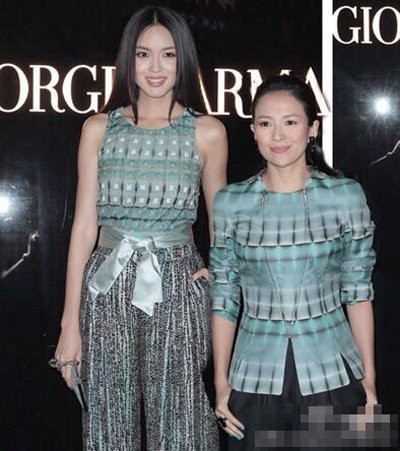 就算氣場絕對(duì)強(qiáng)大的貝嫂，跟張梓琳合影幾乎可以讓人忽視