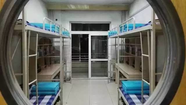 這個(gè)學(xué)校的男生宿舍火了！女同學(xué)都喊著要嫁