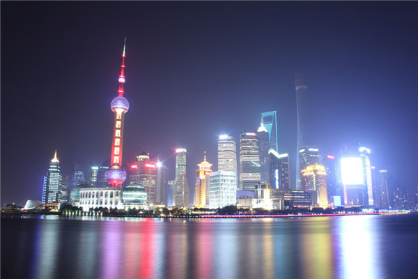 不要溫和地走進那個良夜 因為夜太美！