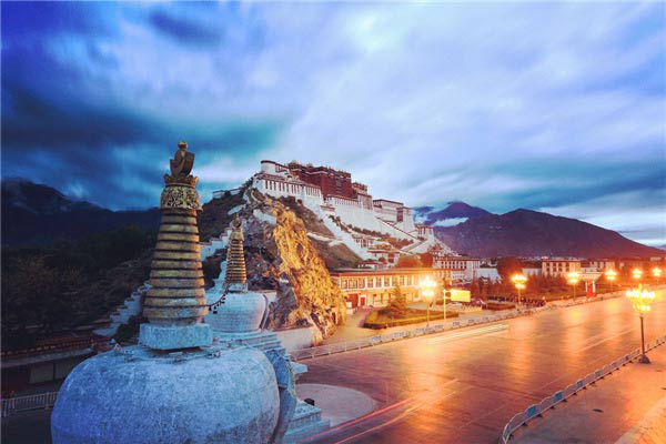 不要溫和地走進那個良夜 因為夜太美！