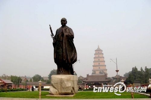 樹(shù)立于大雁塔前的唐玄奘像,他是中印兩國(guó)悠久交流史的代表人物。