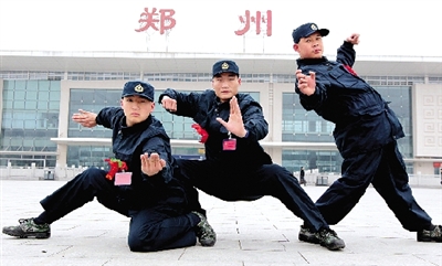 昨日，即將入伍的少林高手們啟程前合影留念