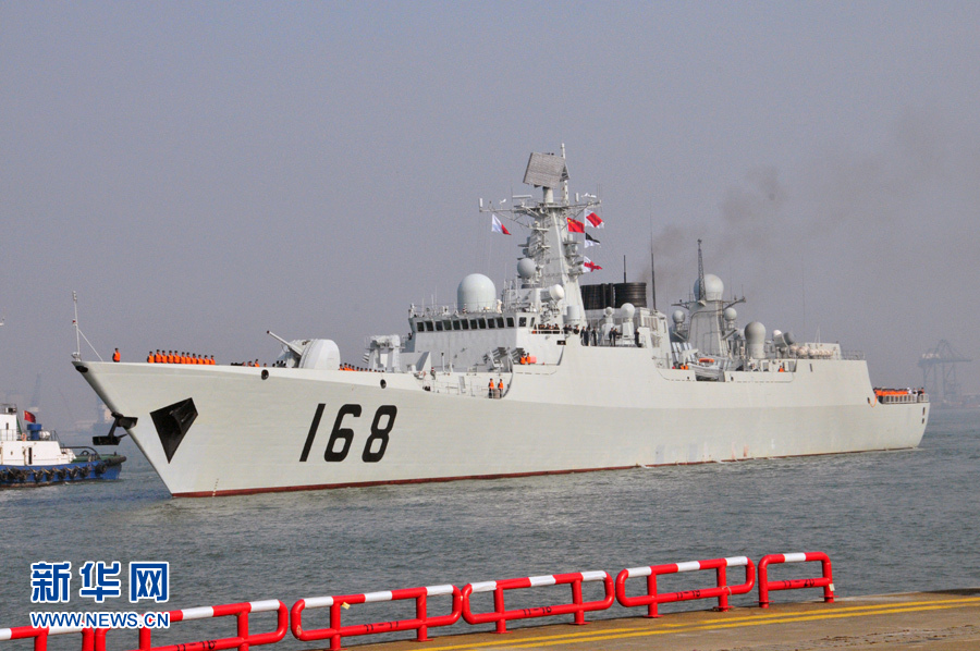　25日15時，海軍南海艦隊“廣州”號驅(qū)逐艦駛?cè)霃V州南沙汽車碼頭