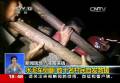 湖南保靖：水泥車(chē)側(cè)翻 數(shù)十名村民自發(fā)救援