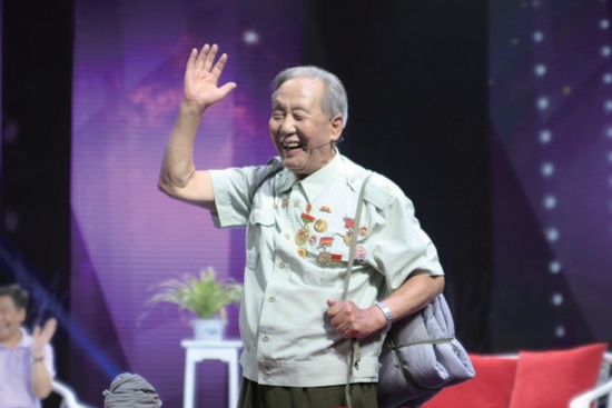 83歲，張立修打行軍包依然很迅速