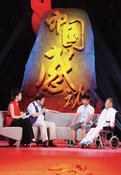 肇恒君（右一）天生殘疾，但是他自兒時起就有著一個音樂夢