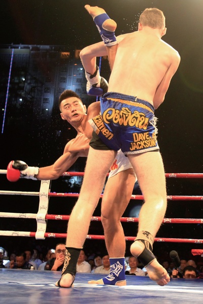 河南電視臺(tái)《武林風(fēng)》欄目走進(jìn)新疆，把比賽現(xiàn)場搬到了新疆建設(shè)兵團(tuán)農(nóng)十三師紅星廣場