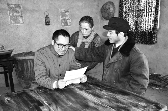 《焦裕祿》拍攝現(xiàn)場，演員穿著冬裝拍戲