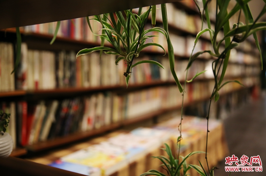 書(shū)店內(nèi)的裝飾。
