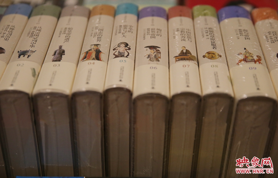 書(shū)店內(nèi)的書(shū)。