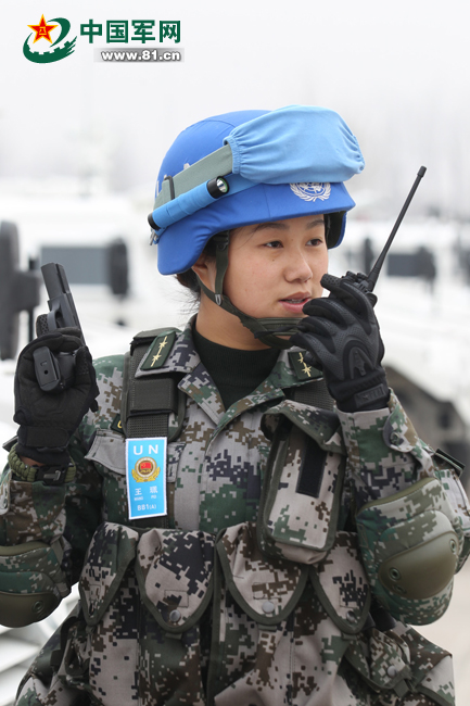 中國首支維和步兵營(yíng)女兵班精彩亮相 中國首支維和步兵營(yíng)女兵班精彩亮相