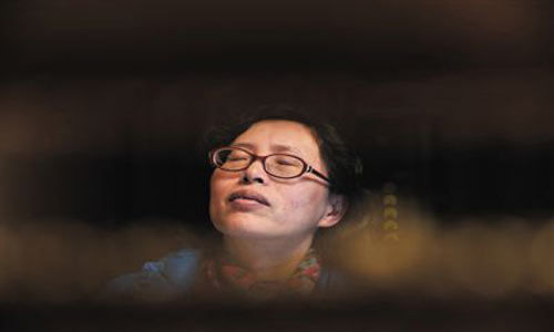 人們將醫(yī)療制度的憤懣情緒，寄托在這個(gè)走廊醫(yī)生身上，共同沉浸在受迫害的幻覺(jué)之中